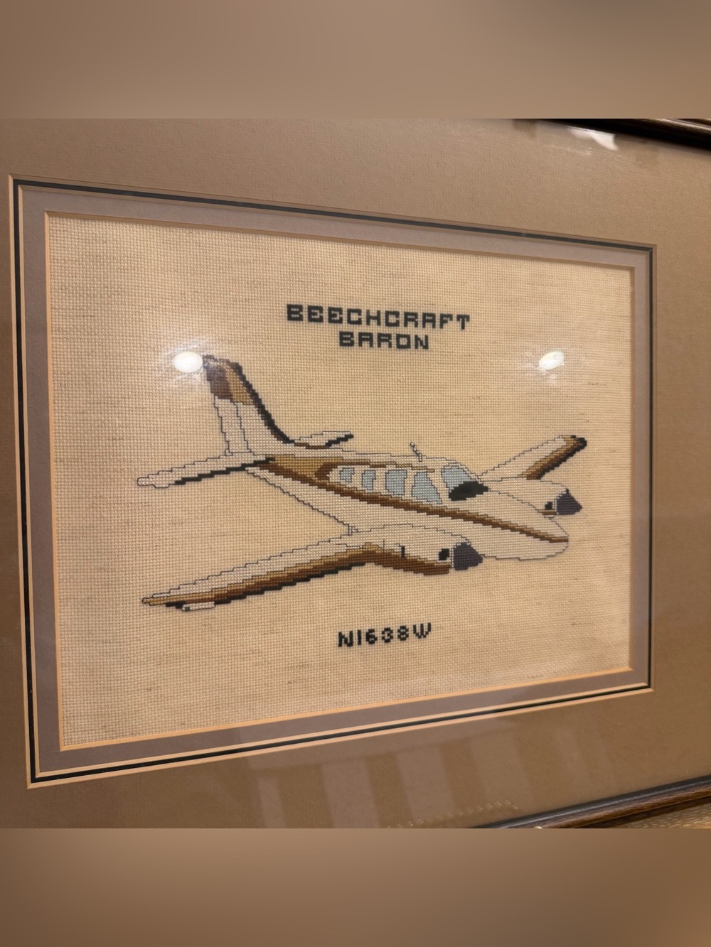Vintage Framed Embroidered Beechcraft Baron Airplane - Picture 2 of 7
